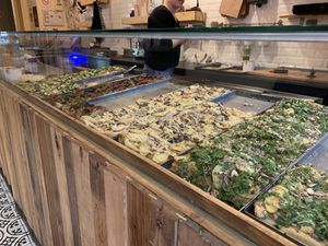 Pizza bar  at Hank Vegan Pizza in Paris