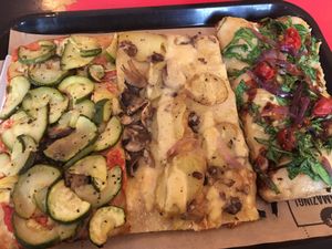 Three pizzas  at Hank Vegan Pizza in Paris