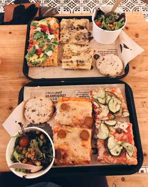 All vegan at Hank Vegan Pizza in Paris