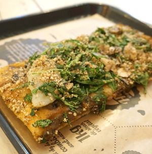 Pizza at Hank Vegan Pizza in Paris