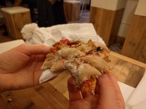 Pizza at Hank Vegan Pizza in Paris