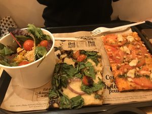 Pizza at Hank Vegan Pizza in Paris