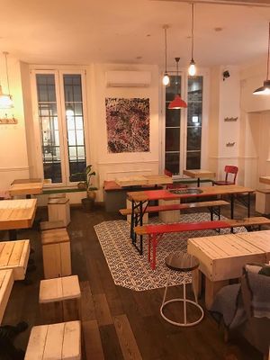 Upstairs at Hank Vegan Pizza in Paris