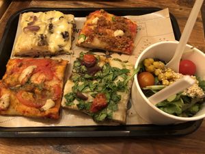 Nice! at Hank Vegan Pizza in Paris