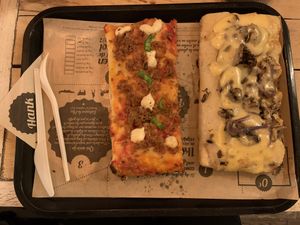 Pizzas! at Hank Vegan Pizza in Paris