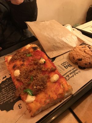 Beyond burger, bell pepper and sesame cream  at Hank Vegan Pizza in Paris