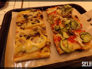 Pizzas vegan at Hank Vegan Pizza in Paris