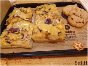 Pizzas Montagnarde et cookies at Hank Vegan Pizza in Paris