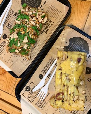 My choices at Hank Vegan Pizza in Paris