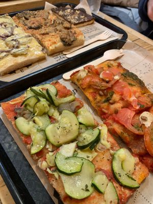 Bon appétit!  at Hank Vegan Pizza in Paris