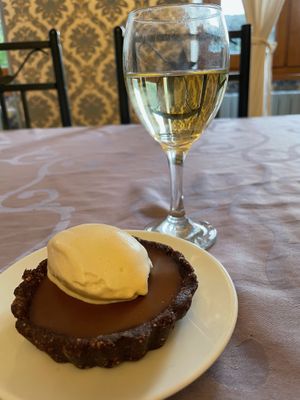   at Le Cheval Blanc  in Saint-antonin-noble-val