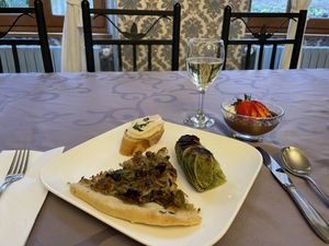   at Le Cheval Blanc  in Saint-antonin-noble-val