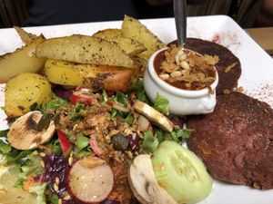 Steak végétal - sauce et frites maison   at Namasthe in Montauban