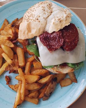 Burguer de lentejas, tonate seco, dulce de pimiento y queso vegan at Suka in Suances