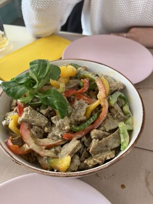 Seitan con pimientos y patatas  at Suka in Suances