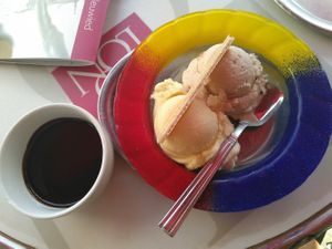 Vanilla and Hazelnut icecream + chocolate sauce at Brustolon Cafe Gelateria in Koblenz