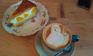 Artsy cappuccino ? and yummy cake at Schwätzer & Söhne in Giessen