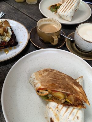 Veganer breakfast Burrito mit Jackfruit   at Schwätzer & Söhne in Giessen