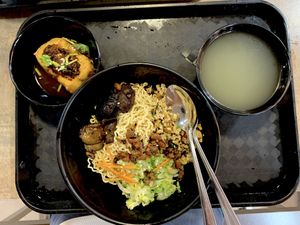 哥罗面跟豆腐 kolo mee and tou fu at FIREFLY 萤火虫 by Thunder Tree in Central Singapore