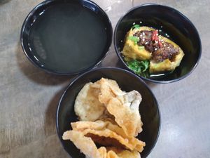 Beancurd yong tau foo & fried wantan at FIREFLY 萤火虫 by Thunder Tree in Central Singapore