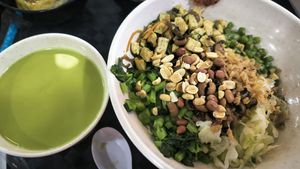 Lei cha kolomee at FIREFLY 萤火虫 by Thunder Tree in Central Singapore
