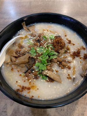 Yam Porridge ~ photo credit Yiming Tan at FIREFLY 萤火虫 by Thunder Tree in Central Singapore