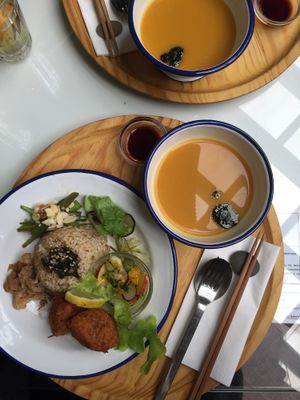 Vegan option on 8/6/2018 (falafel, brown rice, various little salads, soup). Aesthetically perfect! at Namban Oporto Kitchen Cafe in Porto