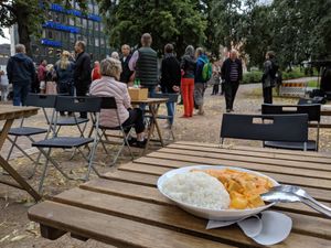 eating curry and watching a concert at Jänö in Helsinki