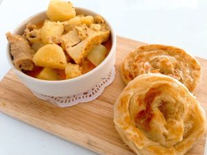 Roti + Yellow Curry at My Home Cafe & Vegetarian in Chiang Mai