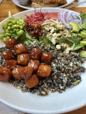 Tofu bowl (umami sauce is not vegan, but they had sriracha which was a great substitute.  Tofu marinade is vegan)   at Insula in Ely