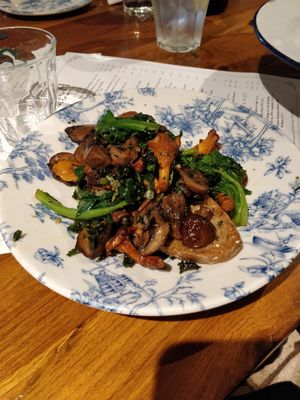 Chanterelle Mushroom and spinach on toast at The Perch in Oxford