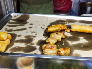 Fried items at Yu Hui Vegetarian Stall  in Central Singapore