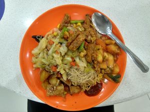Mixed Bee Hoon and veg at Yu Hui Vegetarian Stall  in Central Singapore
