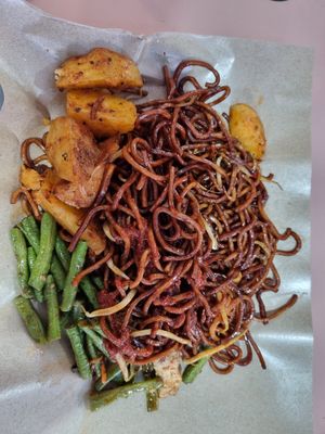 $3 for noodles, long beans and potatoes. Tastlw good with chilli. The fork was oily, opted for disposable chopstick because of that at Healthy Vegetarian 健康素食 - Whampoa in Central Singapore