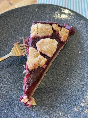 Apfel , Johannisbeer-Quinoa Kuchen sehr lecker 😋   at Luttje Toornkieker in Borkum