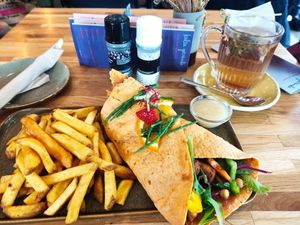 Vegan wrap with peanut butter and crispy tofu at Luttje Toornkieker in Borkum