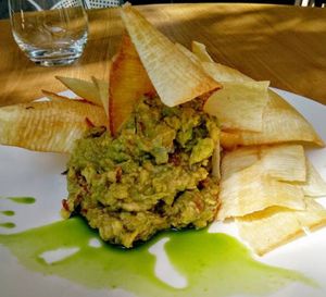 Nachos con guacamole at Copenhagen Madrid in Madrid