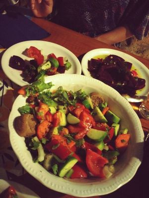 Greichischer Bauernsalat und Rote Beete. at Milos Taverna in Crete