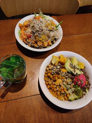 Sweet Potato burger salad & Hummus bowl at SLA - Utrechtsestraat in Amsterdam