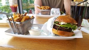 Vegan meal at Friends & Brgrs in Helsinki