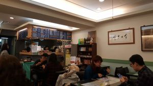 Interior is simple, not fancy at Vita Bella - Lu Miao in Taipei