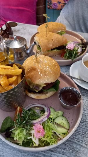 Very tasty burger at Ransoms Tearooms and Restaurant in Jersey