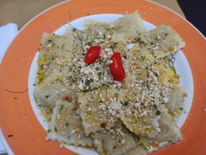 Ravioli curry all aglio olio peperoncino at In Pasta in Lucca