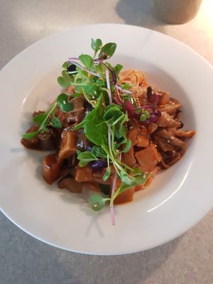 Mushroom rice noodles at Slunch Factory - 슬런치 팩토리 in Seoul