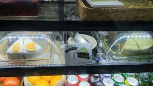 Selection of cakes at Slunch Factory - 슬런치 팩토리 in Seoul