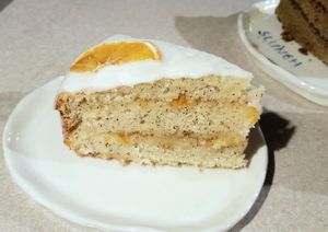 Orange cake (with poppyseeds) at Slunch Factory - 슬런치 팩토리 in Seoul