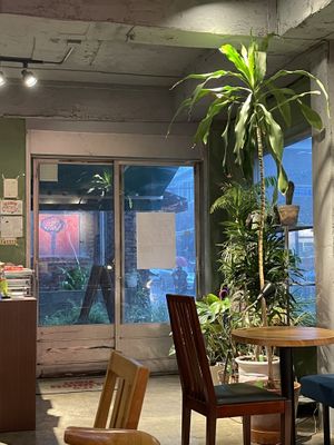 Interior 2. It was nice sitting there on a rainy day  at Slunch Factory - 슬런치 팩토리 in Seoul