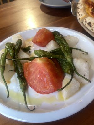 Shishito pepper w tomatoes & veggies   at Slunch Factory - 슬런치 팩토리 in Seoul