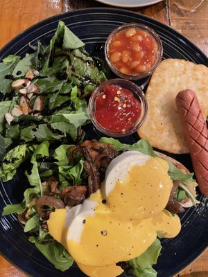 Vegan brunch plate - also served for dinner   at Slunch Factory - 슬런치 팩토리 in Seoul