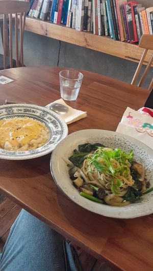 Mac'n cheese and Eggplant and Spinach Spaghetti at Slunch Factory - 슬런치 팩토리 in Seoul